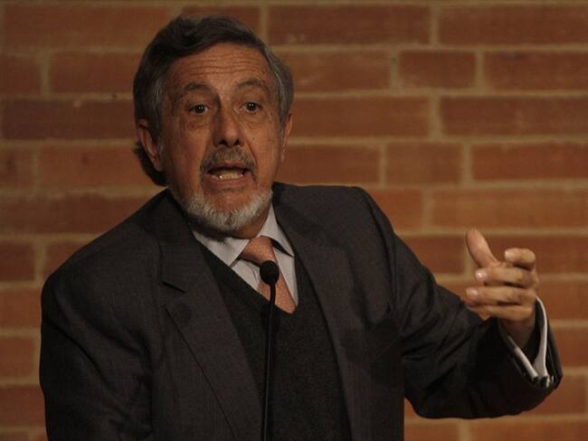 Guillermo Perry explica las razones por las que modificaron la meta de déficit fiscal