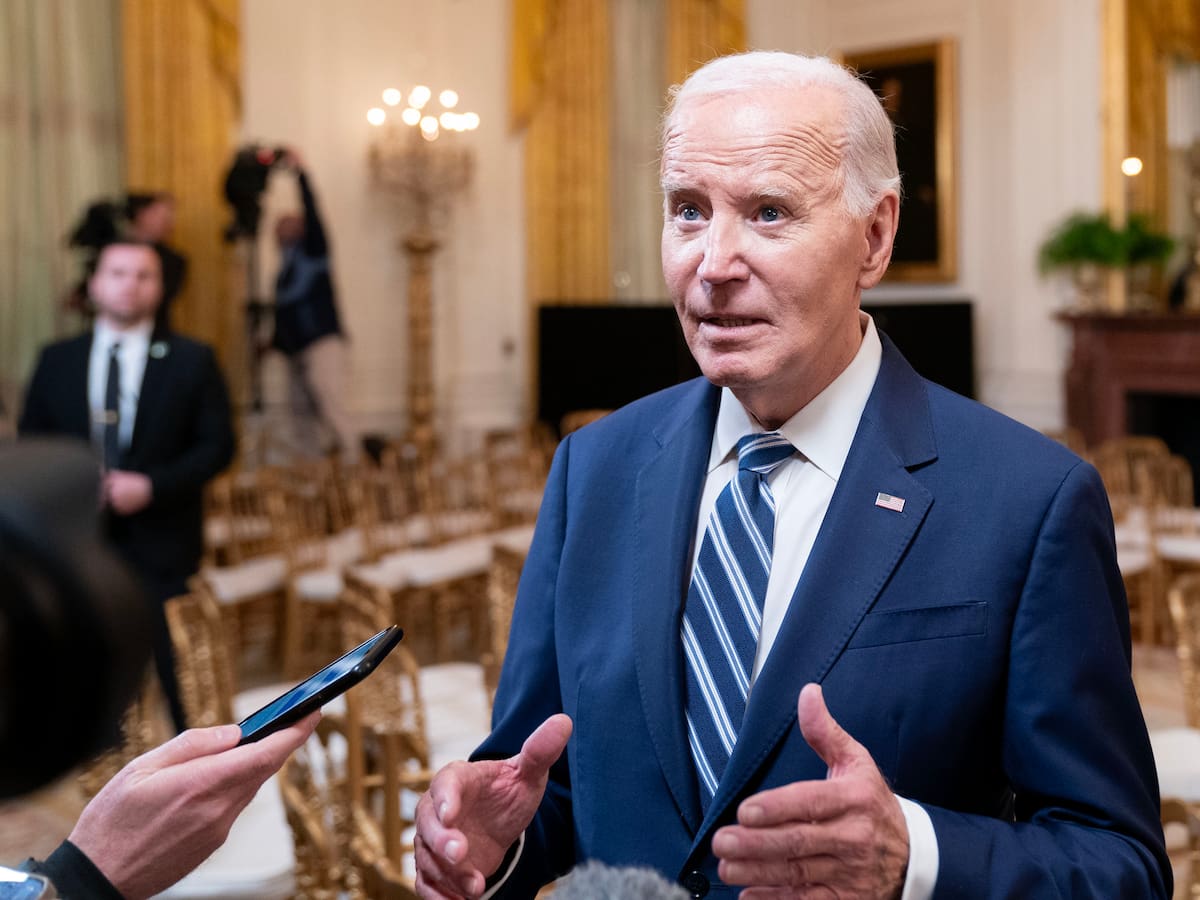 Biden recibió un informe sobre los incendios en una estación de bomberos de Los Ángeles