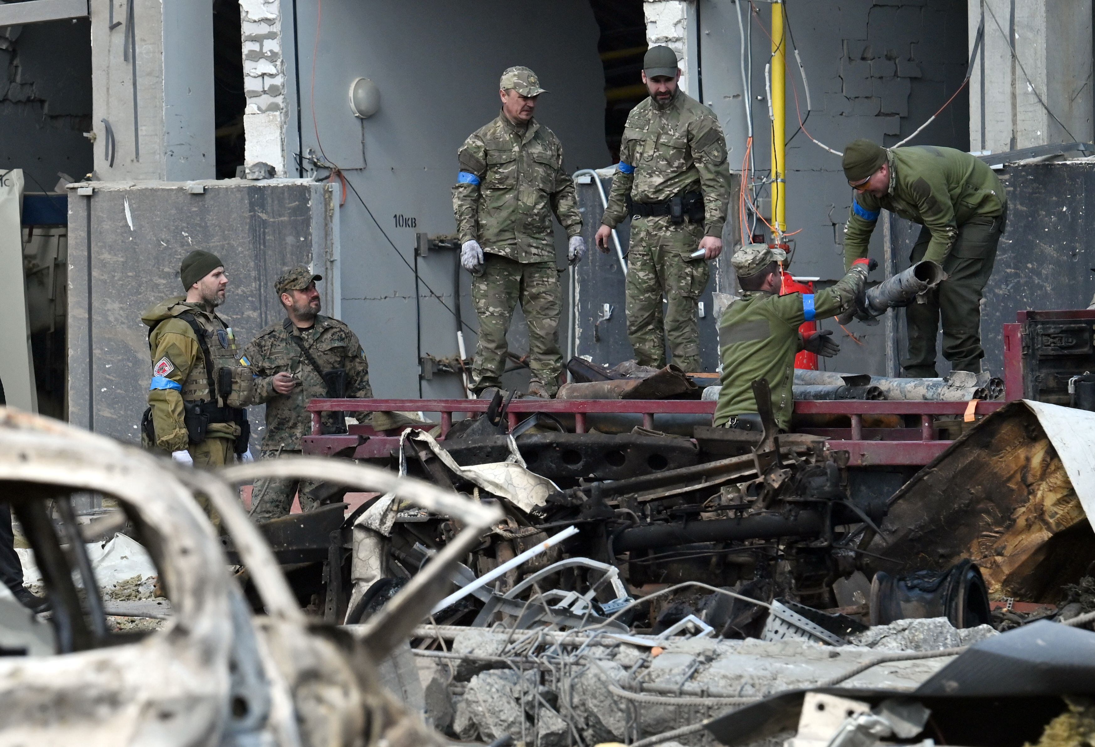 Foto de referencia de los bombardeos rusos en Ucrania. (Photo by Sergei SUPINSKY / AFP) (Photo by SERGEI SUPINSKY/AFP via Getty Images)