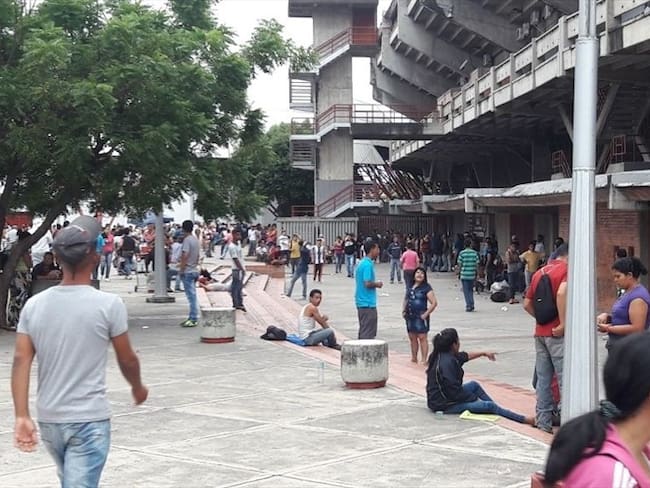Cerca de mil personas se encuentran, desde hace varios días, en el coliseo Toto Hernández en la ciudad de Cúcuta. Foto: Cortesía Eduardo Galeano