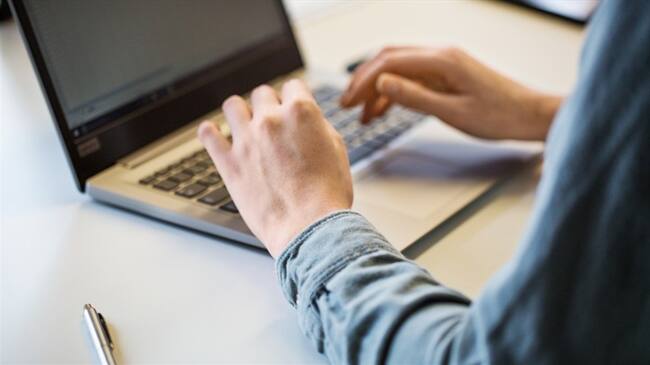 Según una encuesta, al 72% de los usuarios le molestaría que empresas de servicios como redes sociales o correo electrónico compartiera su información con terceros.. Foto: Getty Images