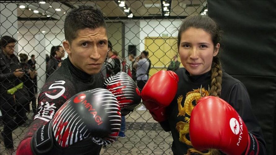 Los deportistas Jeison Farías (izq) y Alejandra Bobadilla (der) participarán en los campeonatos de artes marciales mixtas y kick boxing que se cumplirán en la feria Sportfest del 24 al 26 de mayo en B. Foto: Agencia Anadolu