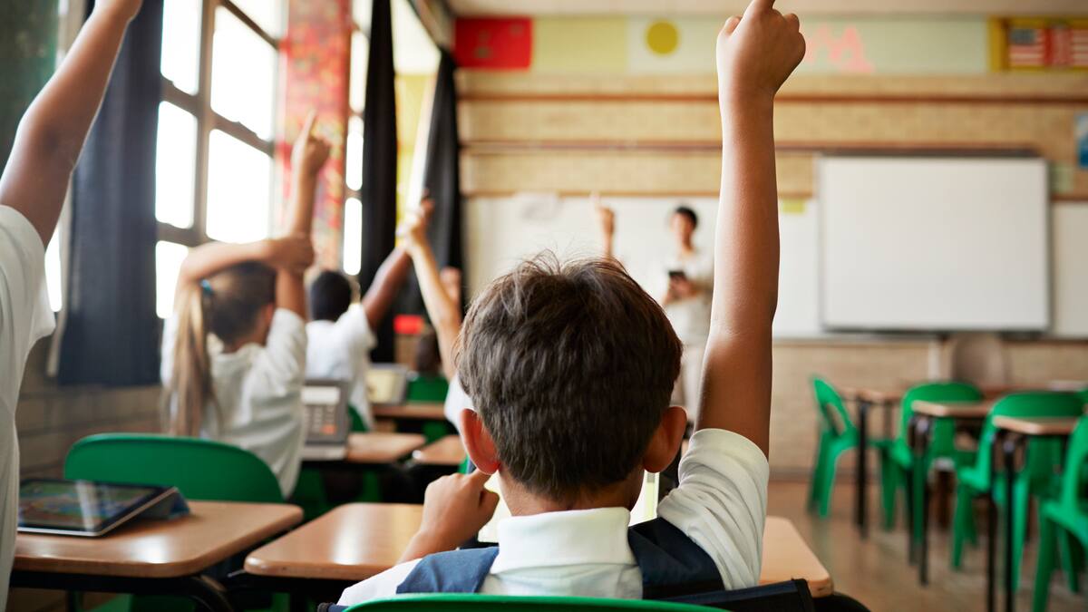 Nueva jornada escolar 2025 en colegios públicos: ¿cuántas horas mínimas serán a la semana?