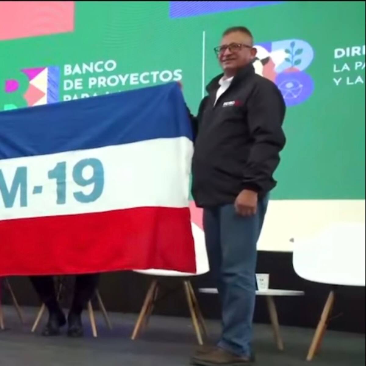 Consejo de Estado niega tutela que buscaba que Petro dejara de exhibir la bandera del M-19