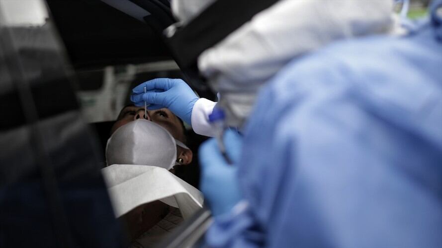 Los gremios y entidades indican que el gobierno distrital debe implementar estrategias de testeo, control y rastreo de contagios. Foto: Colprensa / SERGIO ACERO