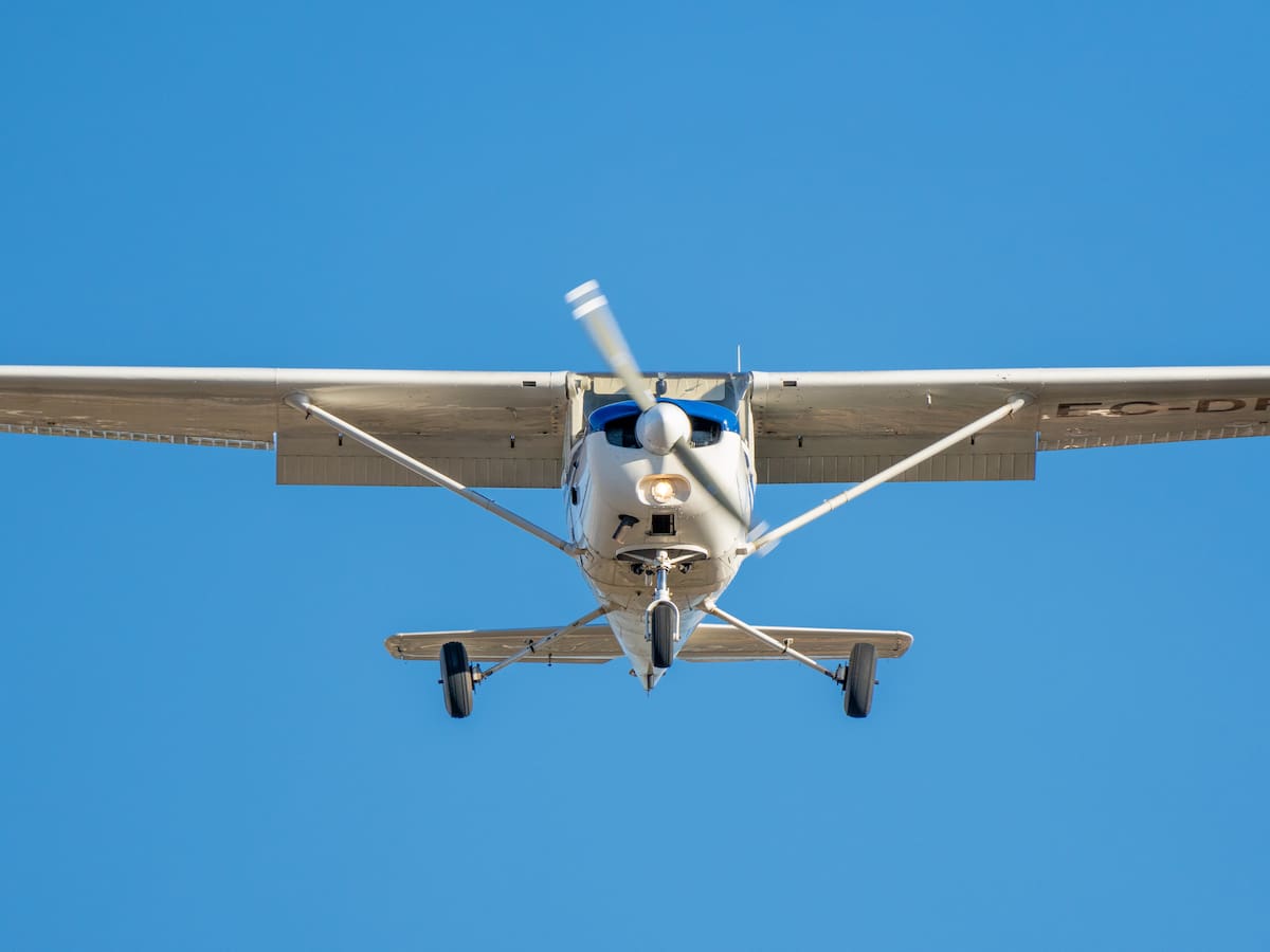 Tres personas heridas al desplomarse una avioneta privada en Guatemala