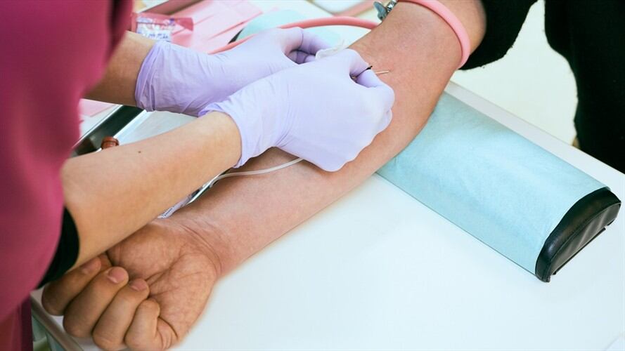 Diariamente en el INC se transfunden 30 pacientes oncológicos, cada uno de ellos en promedio requiere de ocho unidades de sangre.. Foto: Getty Images