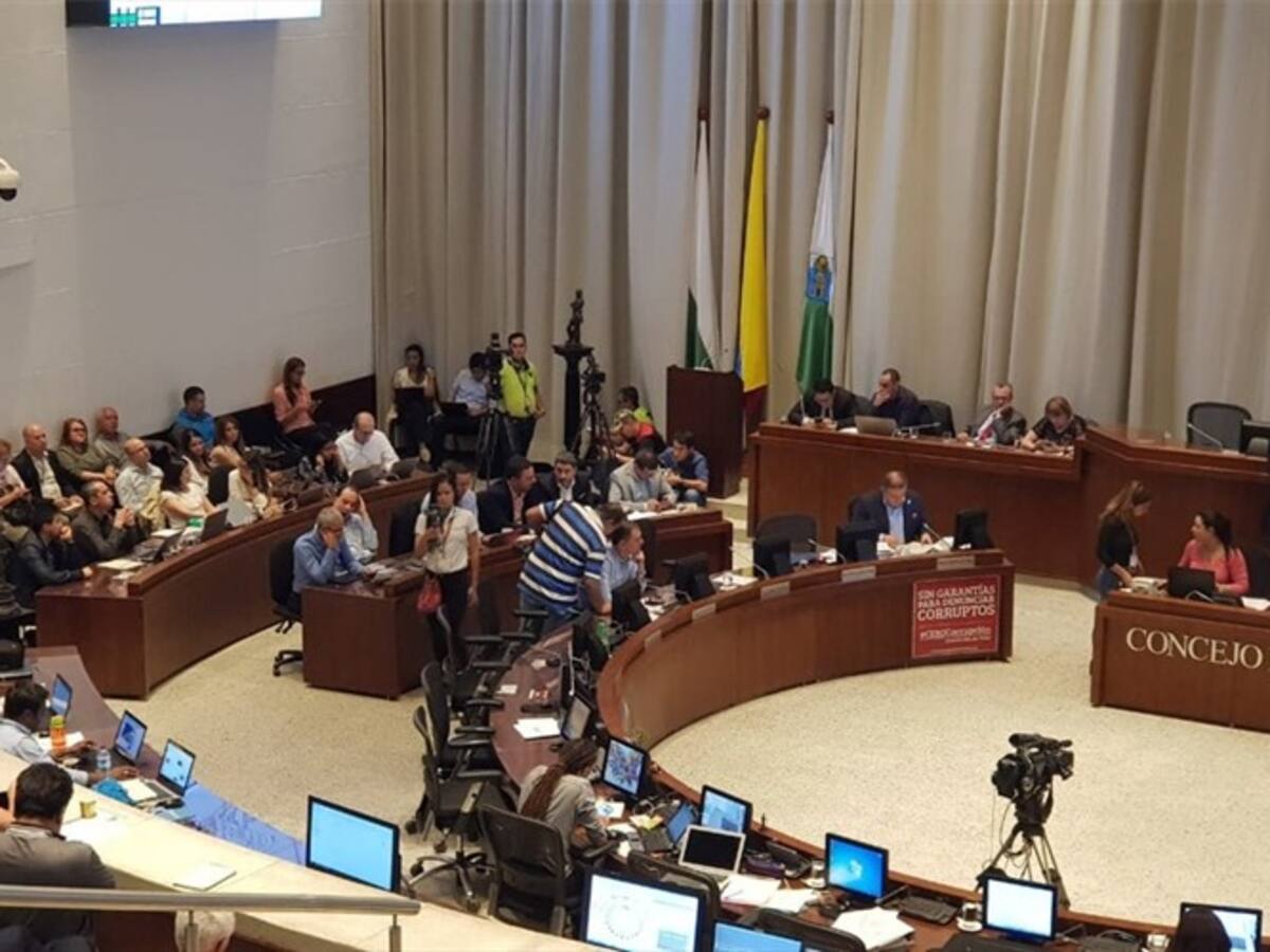 Concejo de Medellín retrasa debate para volver a leer todo el proyecto