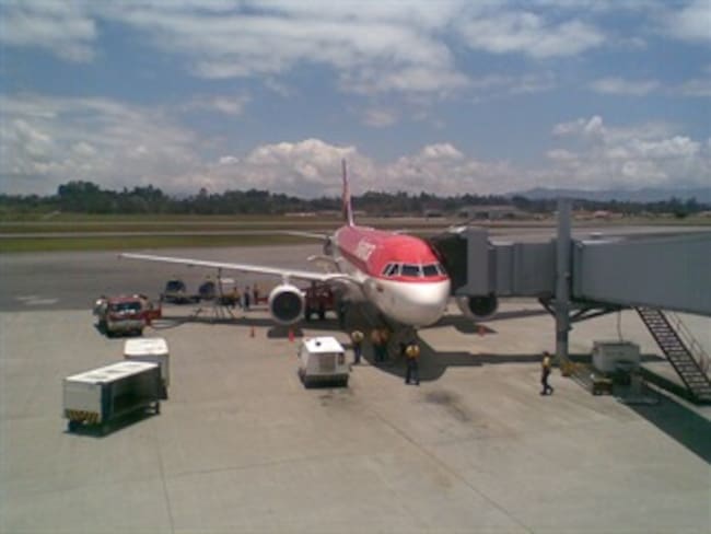 Pasajero causa pánico en vuelo internacional de Avianca Taca