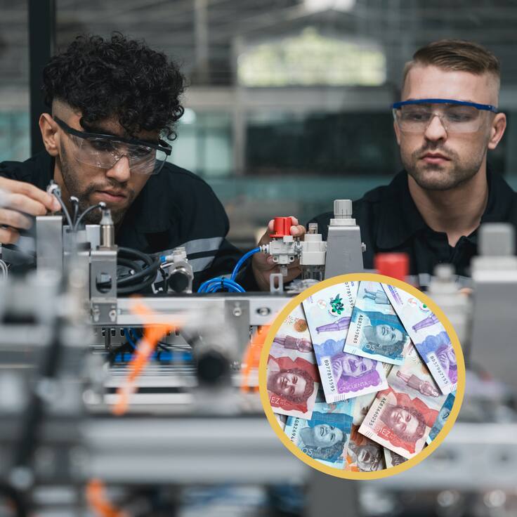 Estudiantes de ingeniería mecánica en un taller. En el círculo, billetes colombianos de diferente denominación (GettyImages)