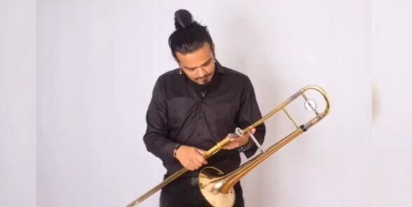 Alejandro Niño, trombonista colombiano. Foto: @bonealejo