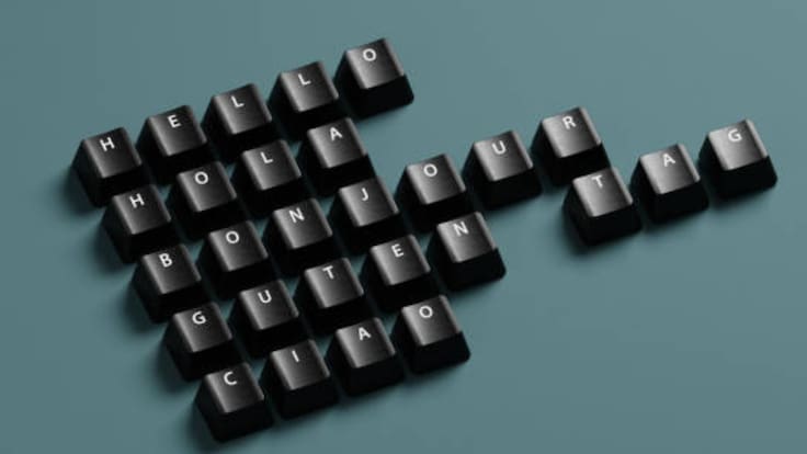 El enigma detrás del trend viral: ‘Mira entre las letras ... de tu teclado’