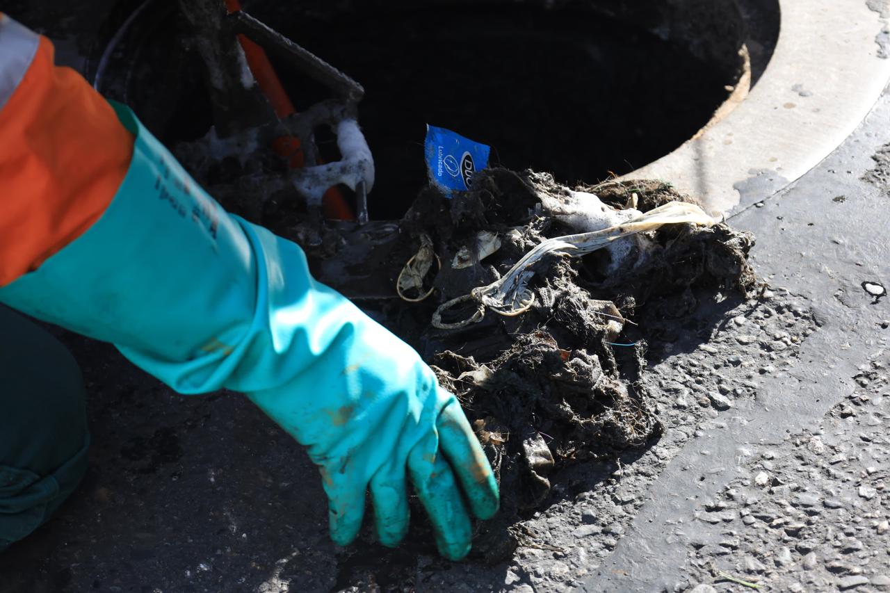 Condones en el acueducto de Bogotá. Foto: cortesía.