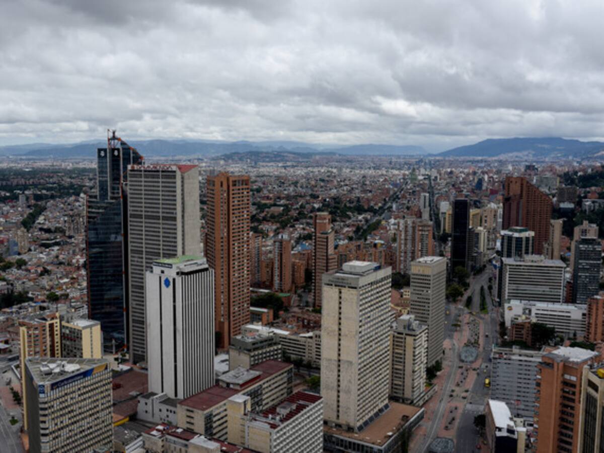 ¿Le quedó grande al IDU completar vía de 2 kilómetros en Bogotá?