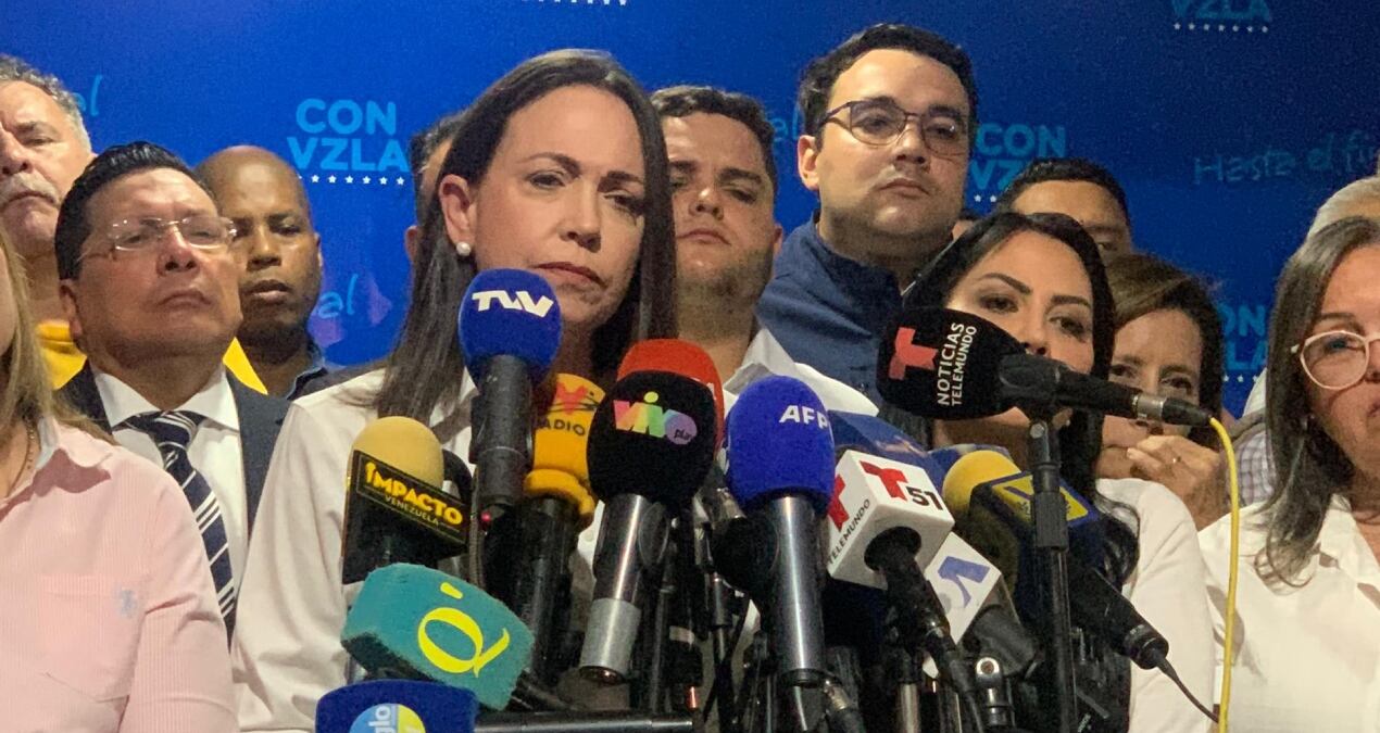 María Corina Machado acompañada de representantes de distintos partidos opositores. Foto: Gabriela González.