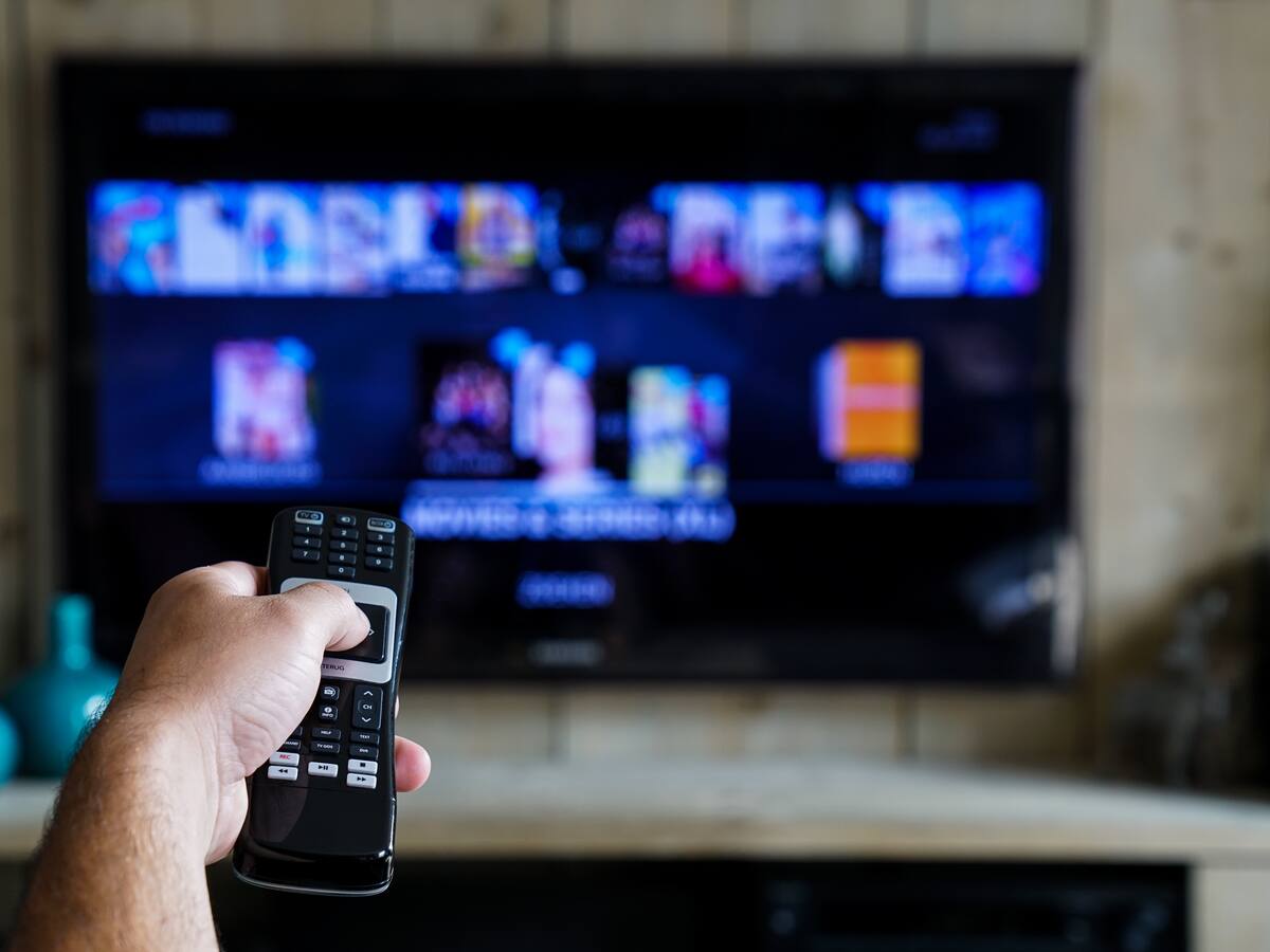 ¿Sin plan? Las series y películas recomendadas por un experto