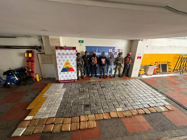 Capturan a dos dominicanos en el Caribe colombiano con alijo de cocaína y marihuana. Foto: Armada Colombiana.