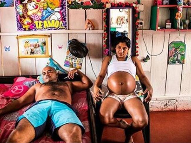 La foto donde aparece una guerrillera embarazada, nominada al World Press Photo