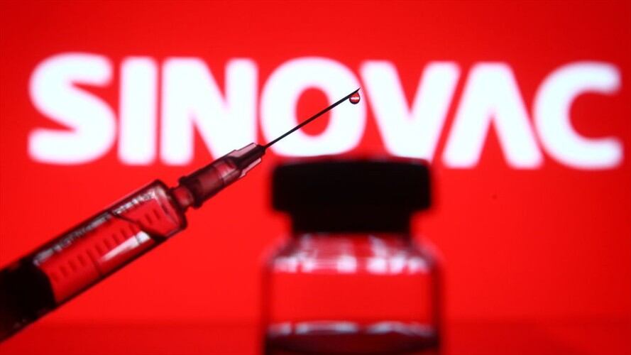 El laboratorio Sinovac anuncia que no venderá vacunas a privados en Colombia. Foto: Getty Images / PAVLO GONCHAR