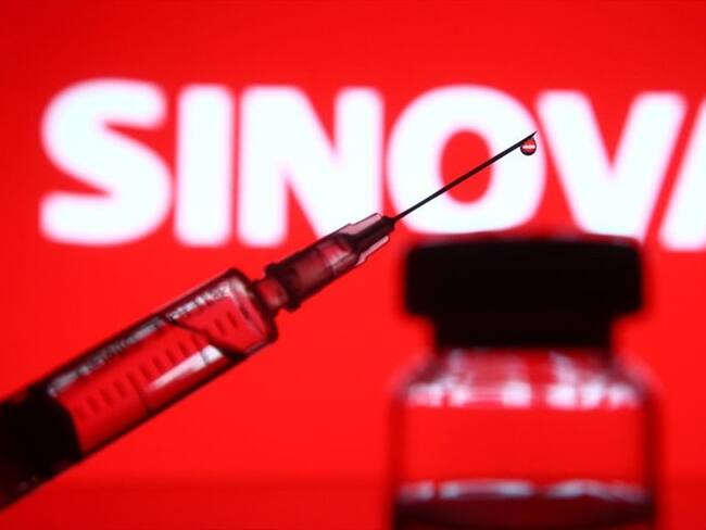 El laboratorio Sinovac anuncia que no venderá vacunas a privados en Colombia. Foto: Getty Images / PAVLO GONCHAR