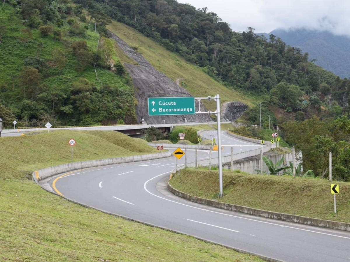 En ‘vilo’ quedó la autovía Bucaramanga - Pamplona
