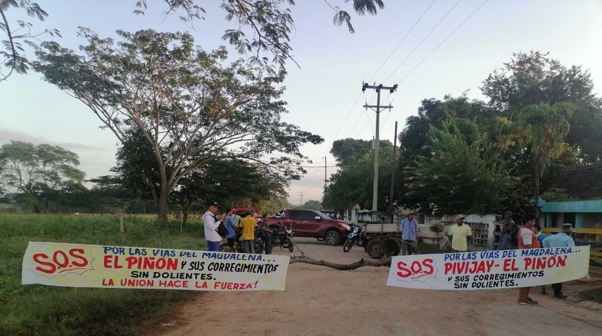 Cierre de la vía por la comunidad/ Foto: Abel Ortega