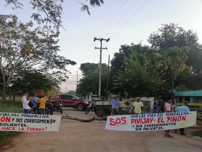 Cierre de la vía por la comunidad/ Foto: Abel Ortega