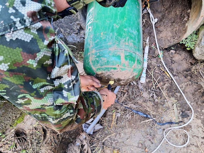 La carga contenía un sistema de activación por cable. Crédito: Ejército Nacional.