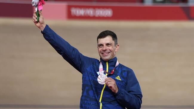 El ciclista Eduard Novak ganó la medalla de plata en la prueba de Persecución Individual de 4 kilómetros de los Juegos Paralímpicos de Tokio.. Foto: Kiyoshi Ota/Getty Images