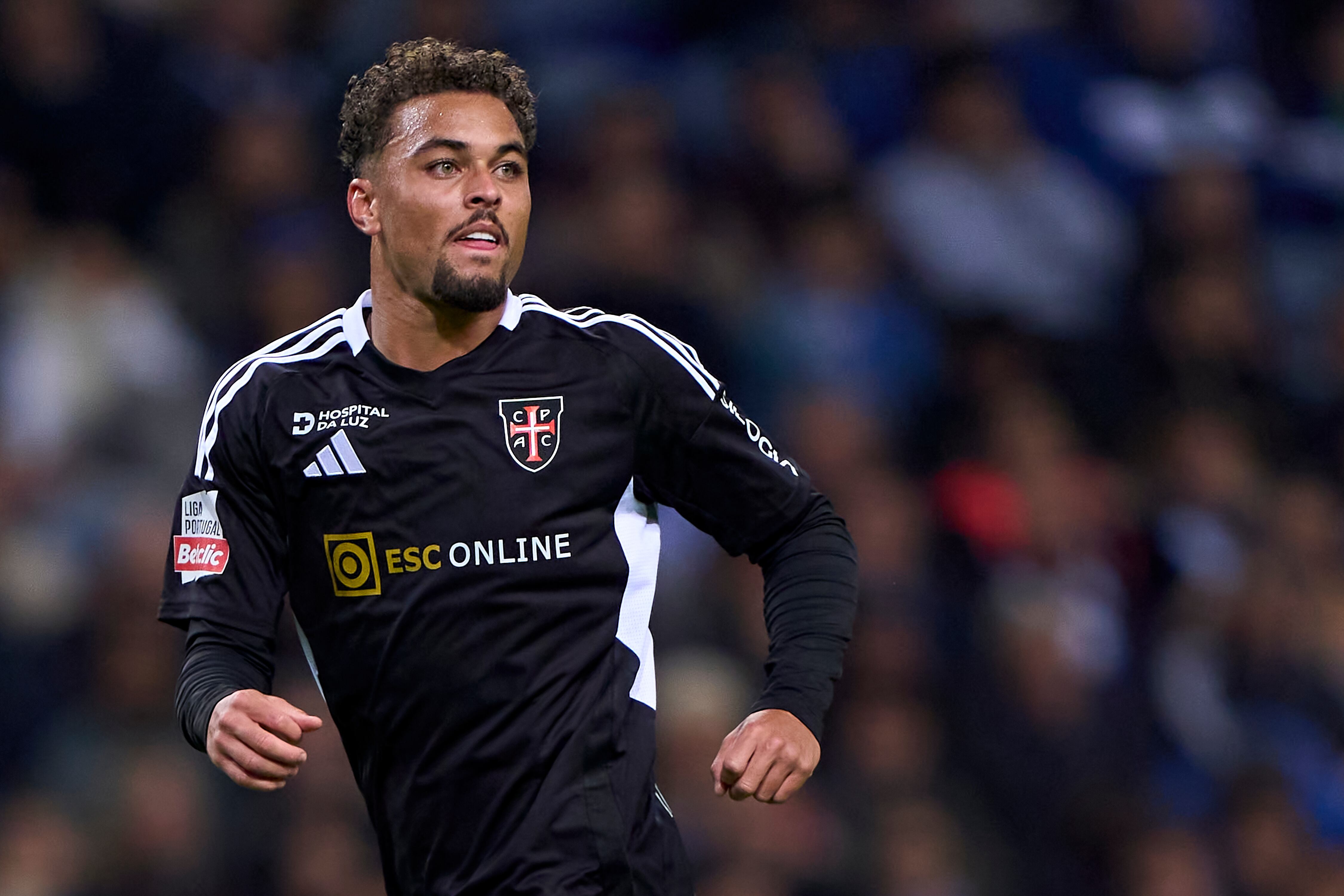 Ruben Kluivert durante un encuentro en la liga portuguesa con el FC Casa Pia FOTO: Jose Manuel Álvarez  vía Getty Images