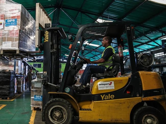 Los responsables del envío dijeron que el avión contenía 50 toneladas de comida y medicinas destinadas a los venezolanos que sufren escasez de bienes.. Foto: Getty Images