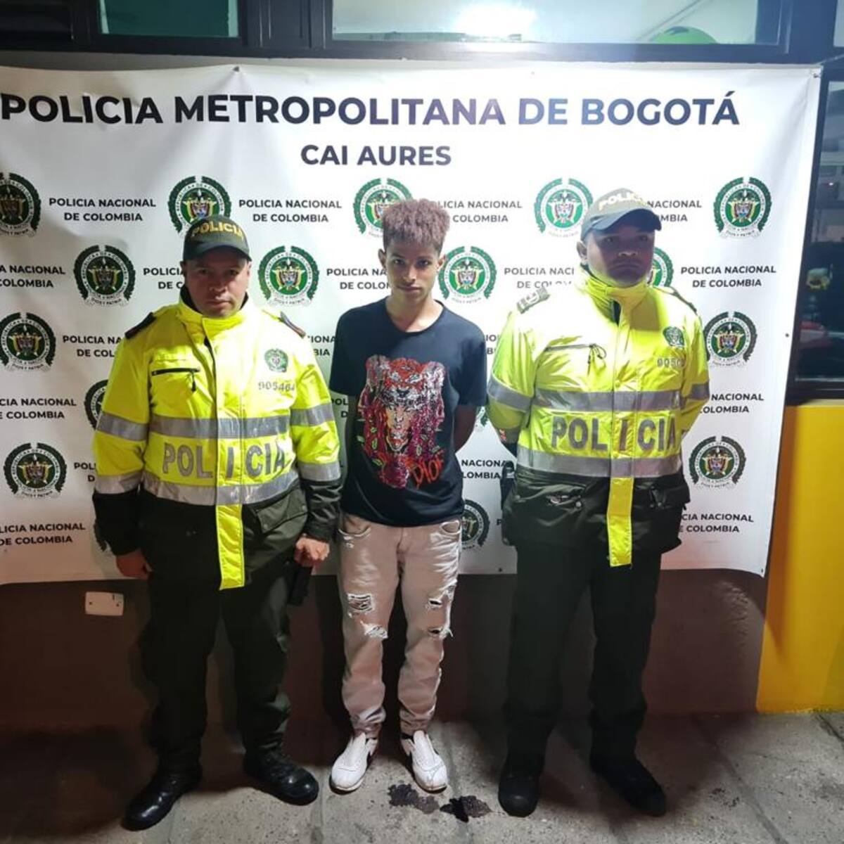 Menor de edad fue asesinado frente a su colegio en Bogotá