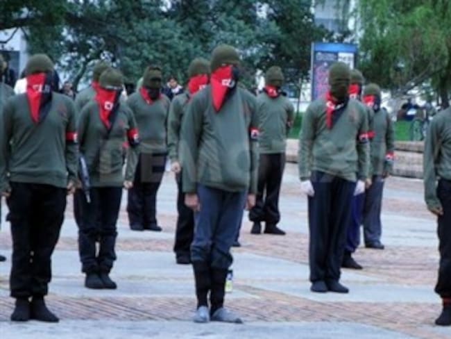 Fotos revelan manifestación de encapuchados con distintivos del Eln en la Universidad Nacional
