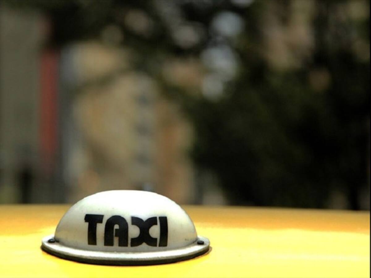 Tragedia en Bogotá: por robarle el celular arrojan ácido a taxista