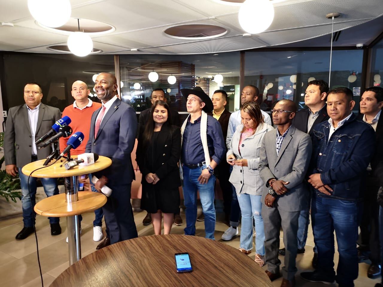 Representantes de las 16 curules de paz . Foto: bancada de paz