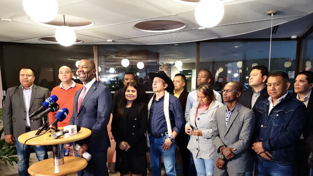 Representantes de las 16 curules de paz conformarán una sola bancada en el Congreso