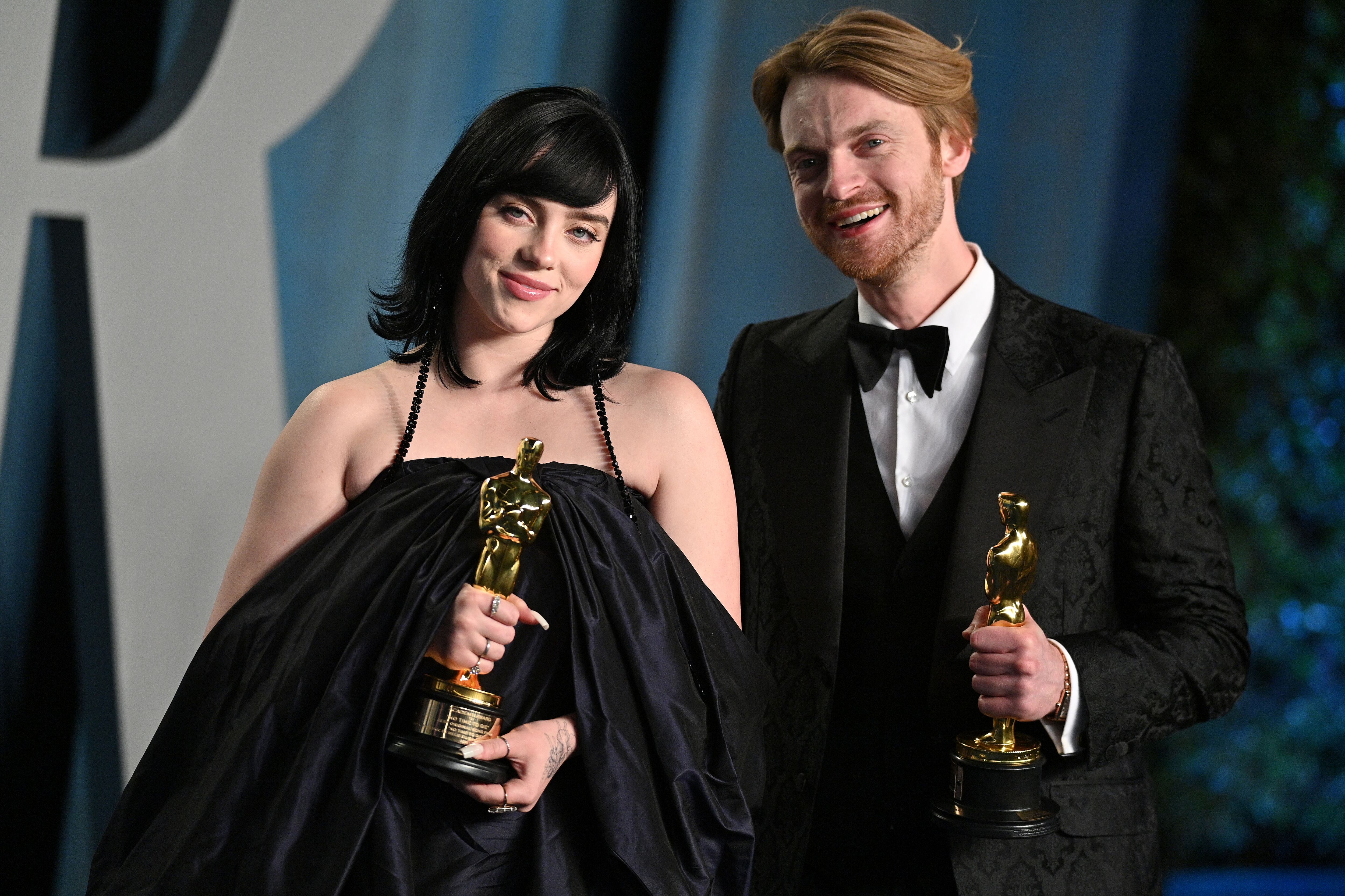 BEVERLY HILLS, CALIFORNIA - MARCH 27: Billie Eilish and Finneas attend the 2022 Vanity Fair Oscar Party hosted by Radhika Jones at Wallis Annenberg Center for the Performing Arts on March 27, 2022 in Beverly Hills, California. (Photo by Lionel Hahn/Getty Images)