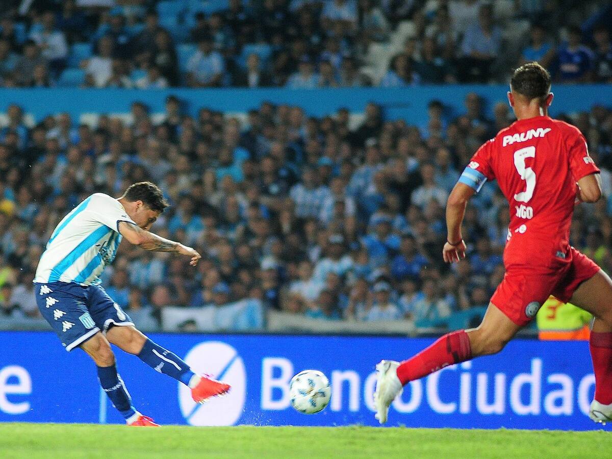 Video: con dos golazos de Juan Fernando Quintero, Racing goleó 4-1 a Belgrano