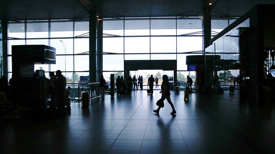 Ruby Corredor, quien escrituró un apartamento a Armando Benedetti, fue capturada en el aeropuerto El Dorado. Foto: Colprensa