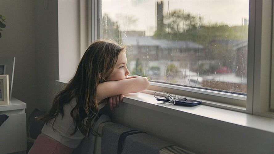 Uno de cada tres niños se siente infeliz de estar encerrado en casa. Foto: Getty Images