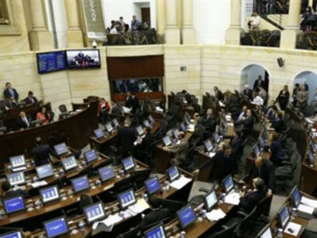 Algunos senadores abandonaron debate de matrimonio igualitario para irse de fiesta