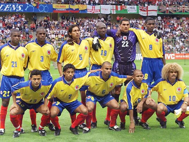 Selección Colombia de 1998: Leider Preciado, Everth Palacios, Jorge Bermudez, Freddy Rincon, Farid Mondragon, Harold Lozano; bottom left, Wilmer Cabrera, Anthony De Avila, Mauricio Serna, Antonio Moreno, Carlos Valderrama) (ELECTRONIC IMAGE) AFP PHOTO (Photo credit should read GERRY PENNY/AFP via Getty Images)