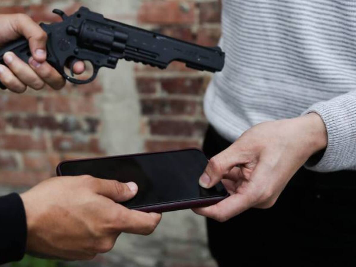 Fuertes disturbios en el centro de Bogotá en operativo contra venta de celulares robados