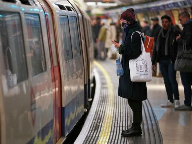 Falleció funcionaria del metro de Londres a quien un hombre con COVID-19 escupió. Foto: Getty Images