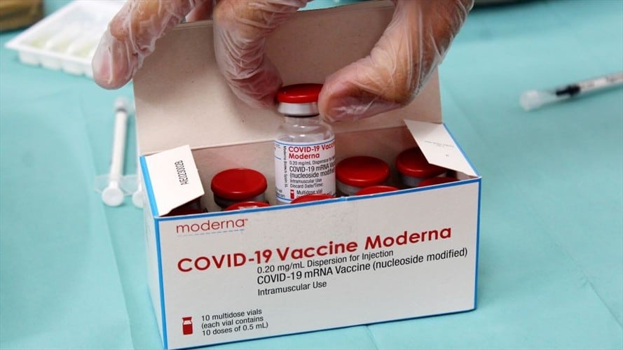 Llegaron 689.220 vacunas de Moderna contra el COVID-19. Foto: (Photo by Donato Fasano/Getty Images)