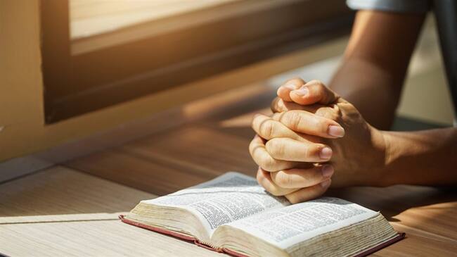 El Instituto de Ritmo Cardíaco de Kansas City (EE.UU.) hará un estudio en pacientes con coronavirus que están en UCIS para conocer los efectos de la oración.. Foto: Getty Images