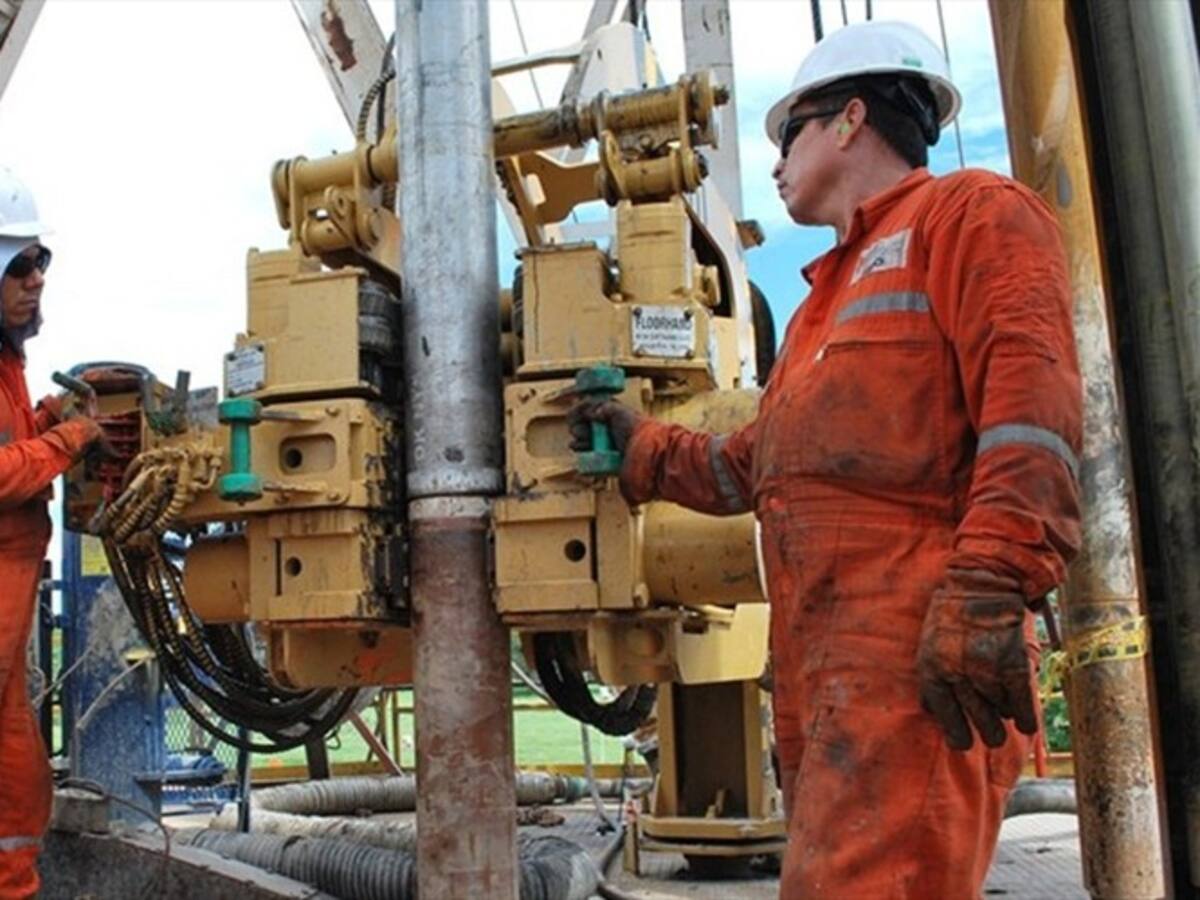 Producción de crudo y gas incrementó durante tercer mes del año, según gobierno