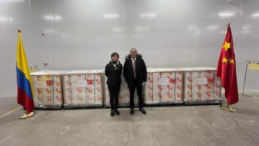 Cargamento de vacunas de la firma Sinovac con destino hacia Colombia. Foto: Colprensa