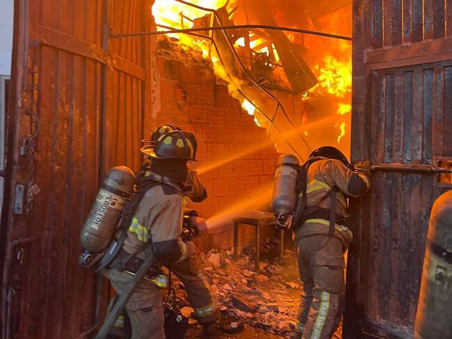 Voraz incendio en la localidad de Bosa, en Bogotá. Foto: Bomberos Bogotá.