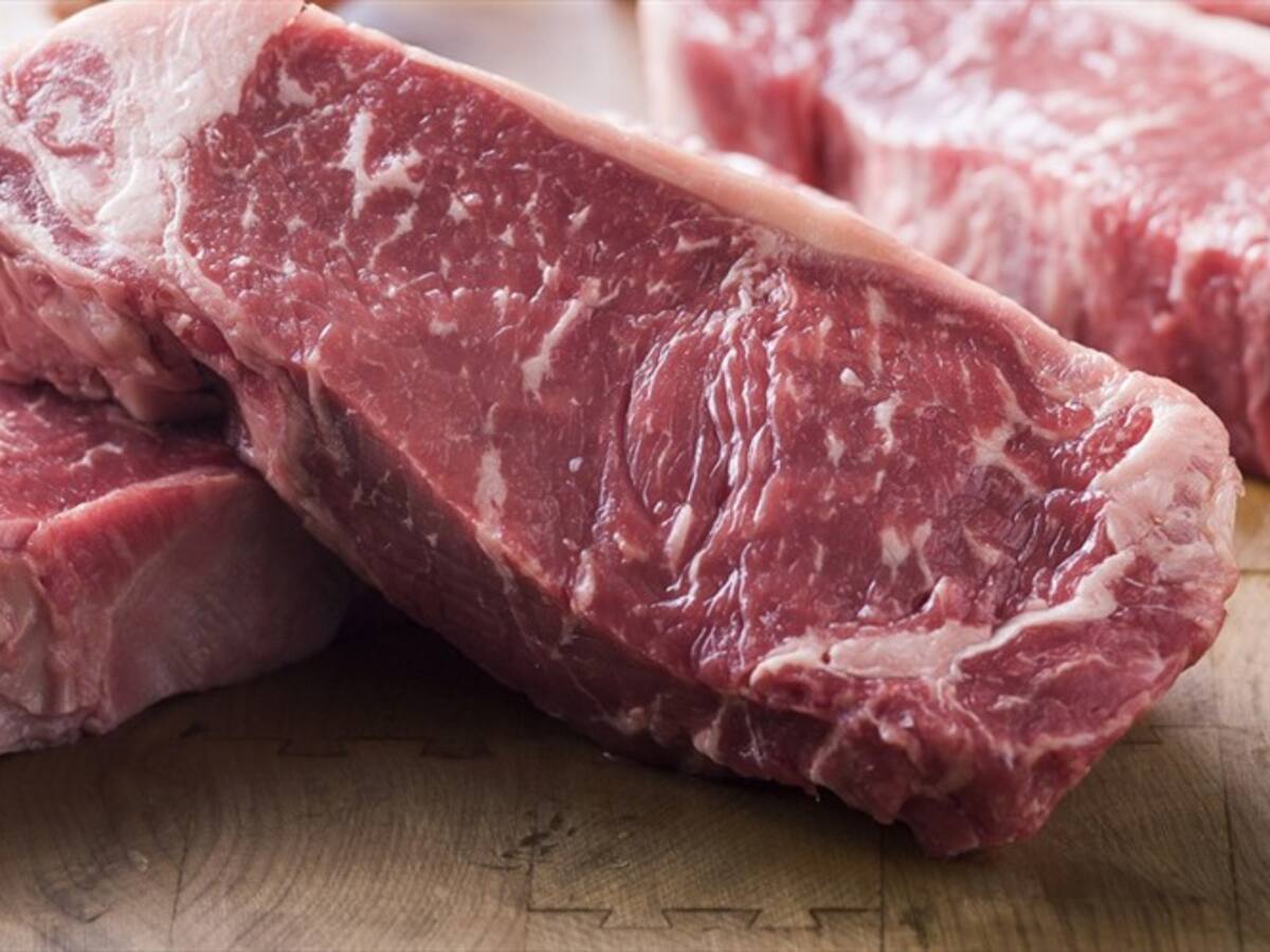 Como castigo, madre obligó a su hija vegana a cocinar carne